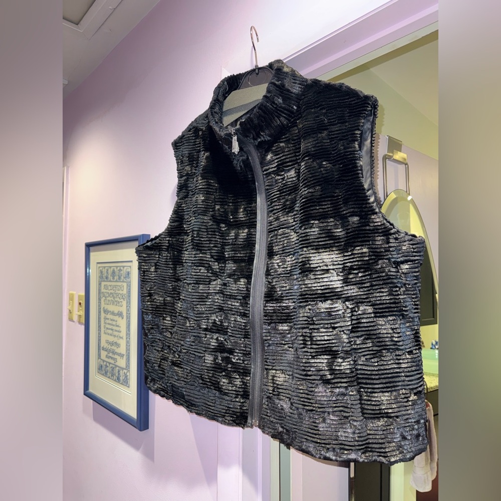 LIKE NEW!! GORSKI Black Textured Real Fur Zip Vest Size L